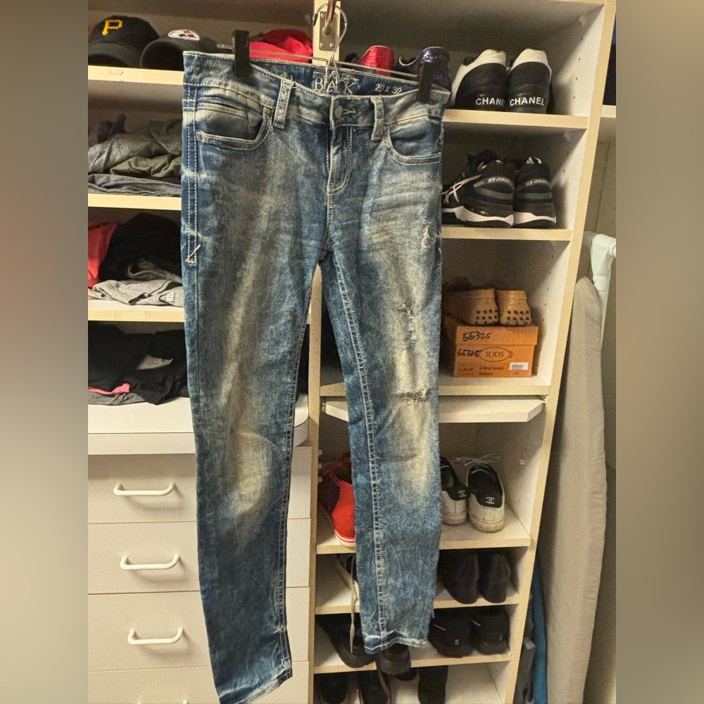 Buckle BLACK Distressed Skinny Jeans